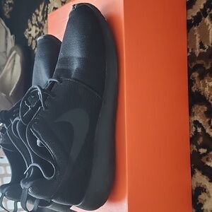 Women's Nike Black Sneakers Low-Top Mesh Comfort; 10M